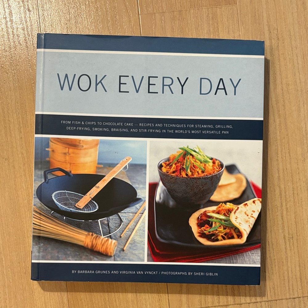 Wok Every Day Cookbook by Barbara Gruñes & V.van Vynckt. Excellent- hardly used!